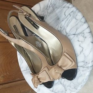 Bandolino Peep Toe Tan & Black Strappy Heel Size 7